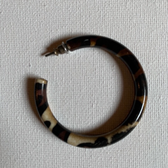 Pony tortoise hide vintage hoop earrings. - Picture 5 of 6